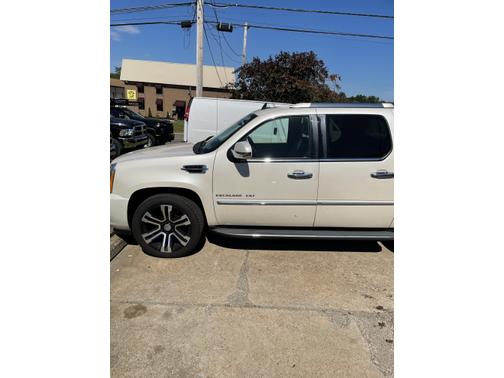 Photo 3 of 28 of 2011 Cadillac Escalade EXT Luxury